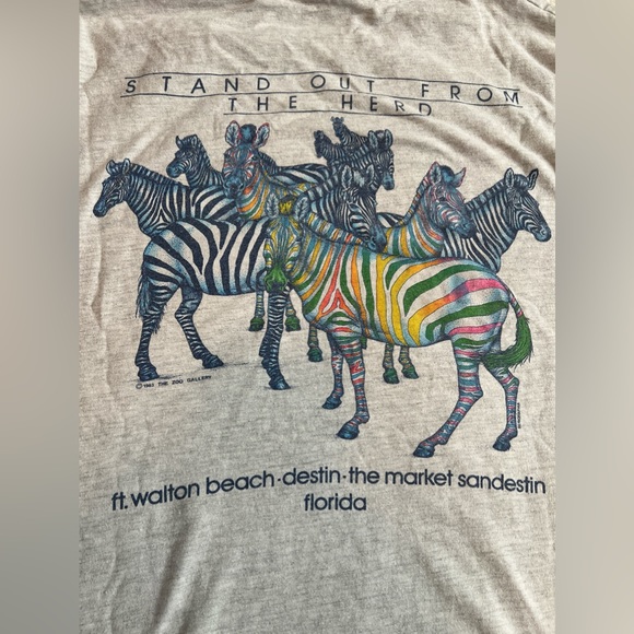 Vintage The Zoo Gallery T shirt - Picture 5 of 8